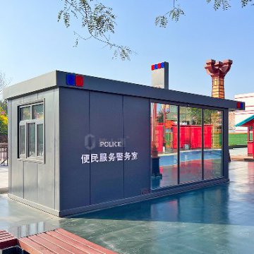 景區便民服務(wù)警務(wù)室，為游客提供方便服務(wù)