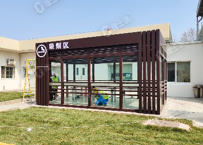 捷士通設計和生產(chǎn)的吸煙亭適用于工廠(chǎng)內部，為員工提供一個(gè)方便的吸煙場(chǎng)所